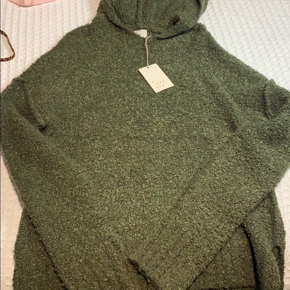 hooded sweater - Picture 1 of 3